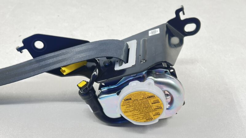 660845701A 22-25 SUBARU WRX DRIVER LEFT REAR SEATBELT SEAT BELT RETRACTOR 64660VC370 OEM
