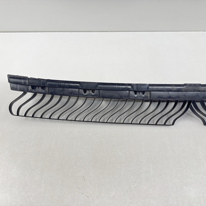 5H6-807-863 / 5H6.807.863 / 5H6 807 863 / 5H6807863 22-25 VOLKSWAGEN GOLF R MK8 REAR CENTER BUMPER BRACKET SUPPORT MOUNT