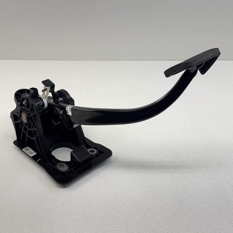 85711112 24-26 Silverado Sierra 2500 3500 Brake Pedal Assembly 85711112 OEM