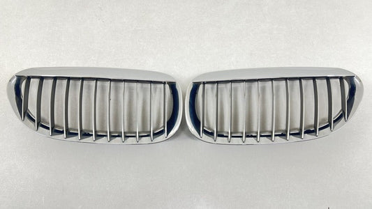 7 077 935 / 7077935 06-10 BMW M6 E63 E64 LEFT & RIGHT FRONT UPPER BUMPER KIDNEY GRILL TRIM PAIR OEM