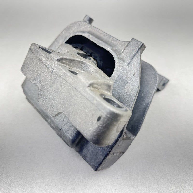 5WA-199-262-E / 5WA 199 262 E / 5WA199262E 22-25 VOLKSWAGEN GOLF R MK8 RIGHT MOTOR ENGINE MOUNT SUPPORT BRACKET OEM