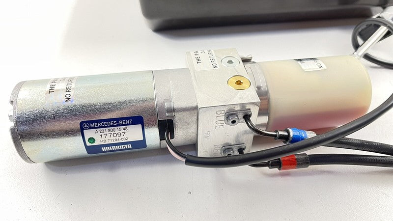 2218001548 / A2218001548 / A 221 800 15 48 1548 07-13 MERCEDES BENZ S550 W221 REAR TRUNK HYDRAULIC PULL DOWN CLOSE PUMP 