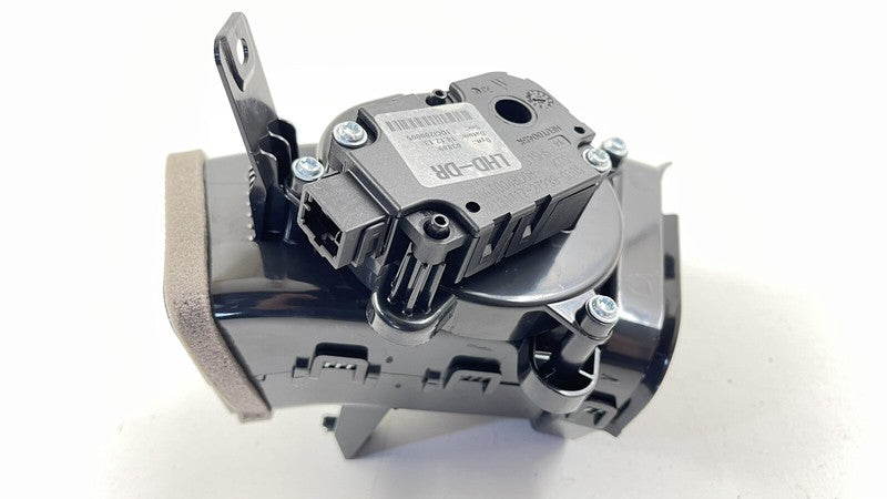 4H1.819.353.A / 4H1 819 353 A / 4H1819353A 11-18 AUDI A8 S8 LEFT FRONT OUTER DASH AIR VENT GUIDE GRILLE 4H1819353A OEM