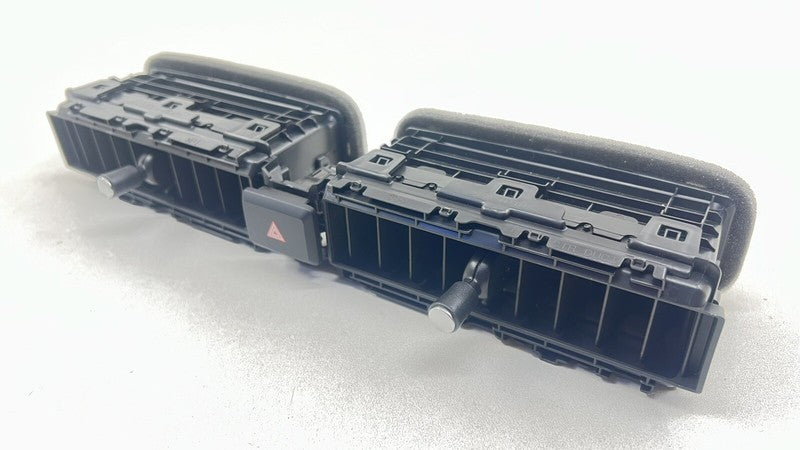 77610-T20-A0-20 / 77610 T20 A0 20 / 77610T20A020 24-25 ACURA INTEGRA TYPE S CENTER DASHBOARD AIR VENT WITH HAZARD SWITCH