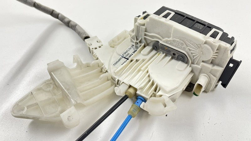 2047302435 / A2047302435 / A 204 730 24 35 2435 10-13 MERCEDES BENZ W212 E CLASS RIGHT REAR DOOR LATCH LOCK ACTUATOR OEM