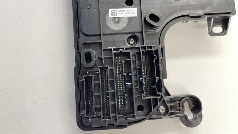 1567454-00-B / 1567454 00 B / 156745400B 21-23 TESLA MODEL 3 RIGHT FRONT VOLTAGE BODY CONTROL MODULE 1567454-00-B OEM