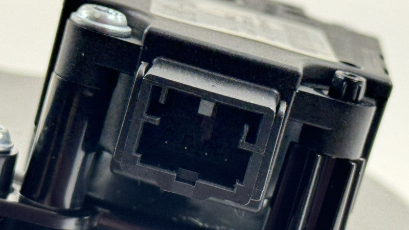 4H1.819.353.A / 4H1 819 353 A / 4H1819353A 11-18 AUDI A8 S8 LEFT FRONT DASH AIR VENT GUIDE GRILLE TRIM 4H1819353A OEM