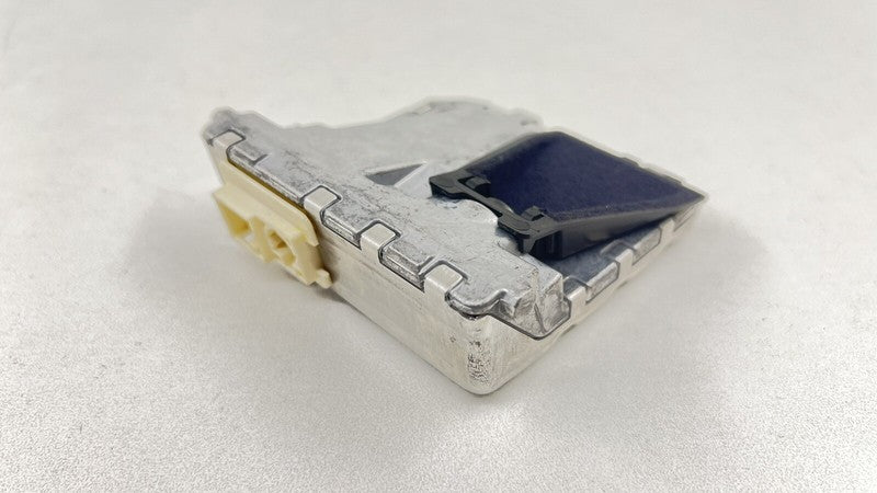 A 000 905 04 38 0438 / A0009050438 / 0009050438 12-18 MERCEDES BENZ CLS550 W218 WINDSHIELD LANE DEPARTURE KEEP ASSIST CA