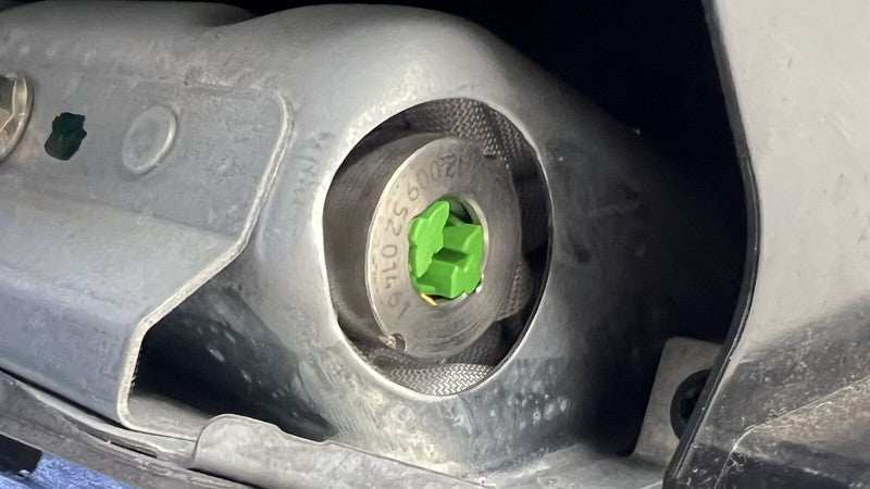 A218 680 02 91 0291 / A2186800291 / 2186800291 12-18 MERCEDES BENZ CLS550 W218 FRONT GLOVE BOX COMPARTMENT WITH KNEE AIR