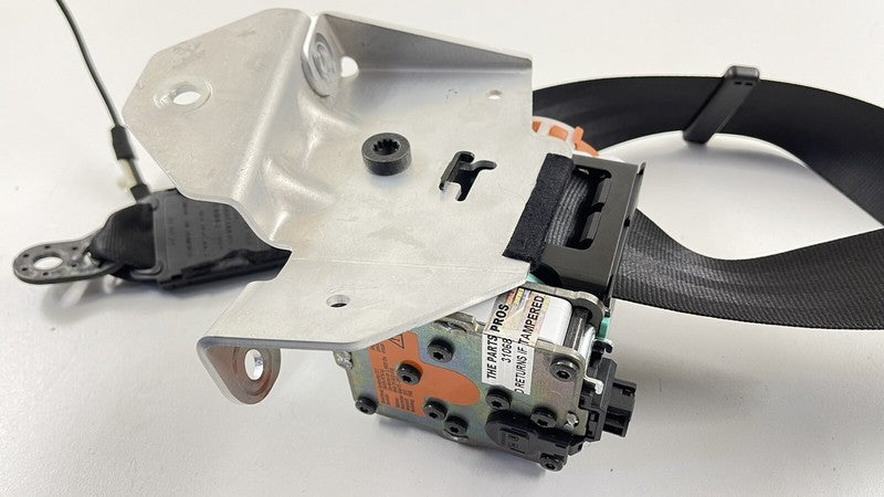 427 857 775 / 427857775 11-15 AUDI R8 SPYDER DRIVER LEFT FRONT SEATBELT SEAT BELT RETRACTOR OEM