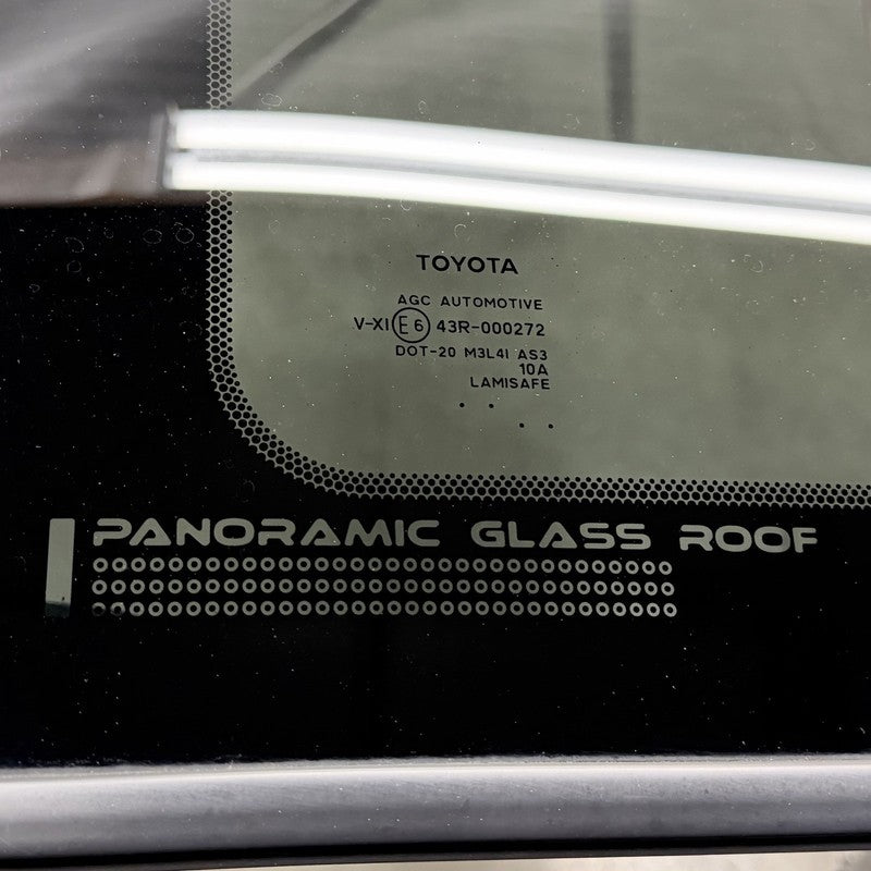 43R-000272 / 43R 000272 / 43R000272 23-26 Toyota Prius Fixed Panoramic Sunroof Sun Roof Glass Window 63211-47110 OEM