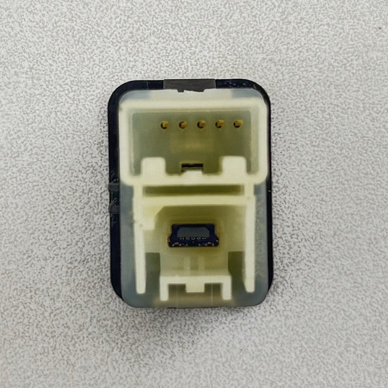 25832462 12-15 Chevrolet Camaro ZL1 SS Center Console USB Port Socket 25832462 OEM