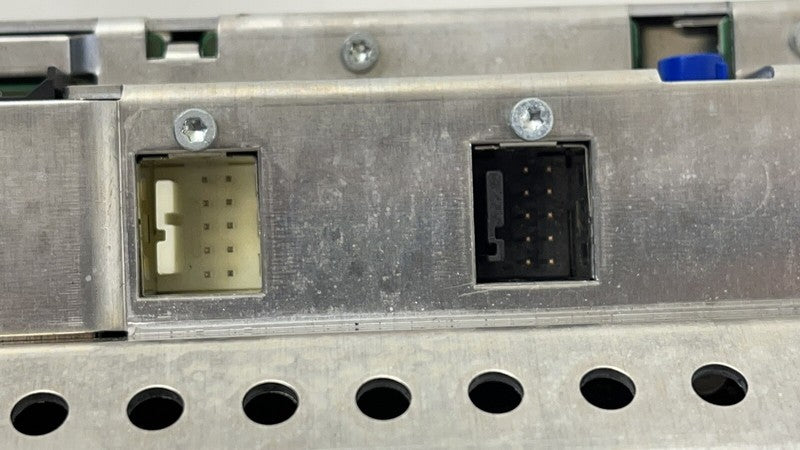 2218200326 / A2218200326 / A 221 820 03 26 0326 07-09 MERCEDES BENZ W221 S550 NAVIGATION CD CHANGER PLAYER COMMAND HEAD 