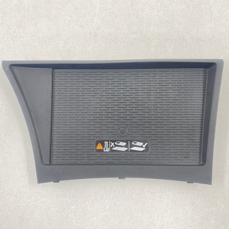 13556043 / 1355 6043 22-24 CADILLAC CT5 V BLACKWING CENTER CONSOLE WIRELESS PHONE CHARGER W/ PAD OEM