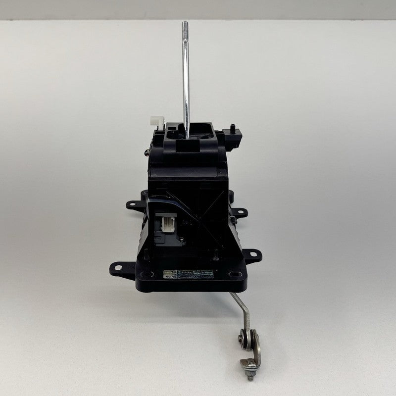 33521-53050 / 33521 53050 / 3352153050 08-14 Lexus IS F Transmission Shifter Gear Box Selector Lever 33521-53050 OEM