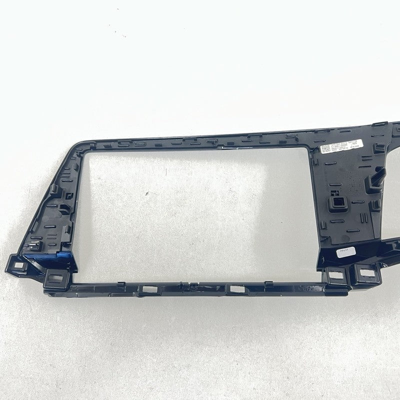 5H1-857-211-C / 5H1.857.211.C / 5H1 857 211 C / 5H1857211C 22-25 VOLKSWAGEN GOLF R CENTER DASH DISPLAY SCREEN RADIO SURR