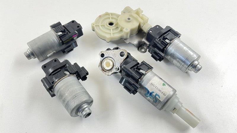 439440-10160 / 439440 10160 / 43944010160 07-12 LEXUS LS460 PASSENGER RIGHT FRONT SEAT ADJUSTMENT ADJUST MOTOR SET OEM