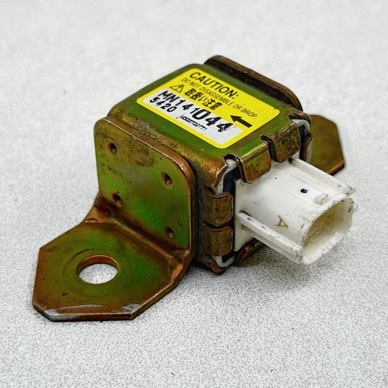 MN141044 03-06 MITSUBISHI EVOLUTION 8 9 FRONT AIRBAG SRS CRASH IMPACT SENSOR MN141044 OEM