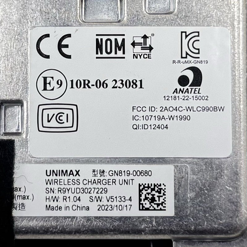 GN819-00680 / GN819 00680 / GN81900680 23-25 TOYOTA PRIUS CENTER CONSOLE WIRELESS PHONE CHARGER WITH SURROUND TRIM OEM