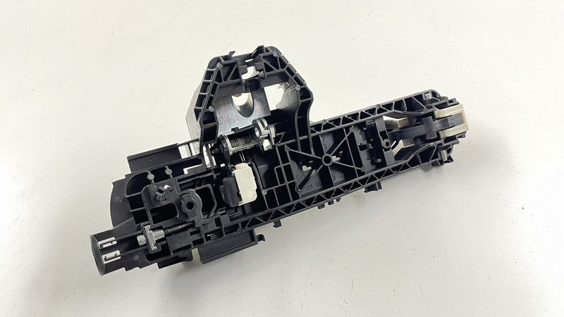 2047601634 / A2047601634 / A 204 760 16 34 1634 08-14 MERCEDES W204 W212 C E CLASS RIGHT FRONT OR REAR DOOR HANDLE WHITE