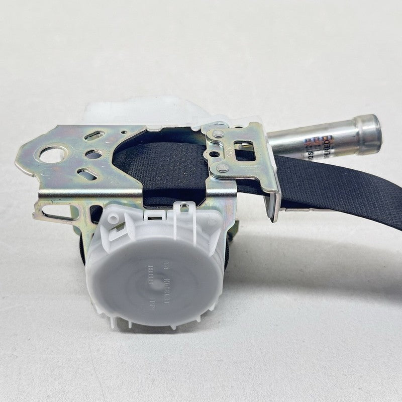 7AA110-P / 7AA110 P / 7AA110P 23-25 TOYOTA PRIUS PASSENGER RIGHT FRONT SEATBELT SEAT BELT RETRACTOR BLACK OEM