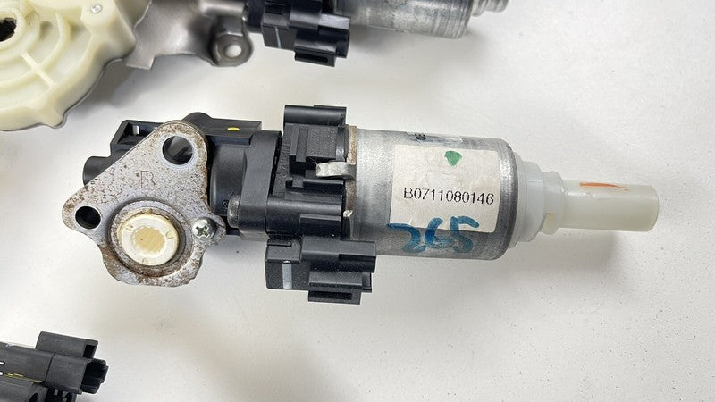 439440-10160 / 439440 10160 / 43944010160 07-12 LEXUS LS460 PASSENGER RIGHT FRONT SEAT ADJUSTMENT ADJUST MOTOR SET OEM