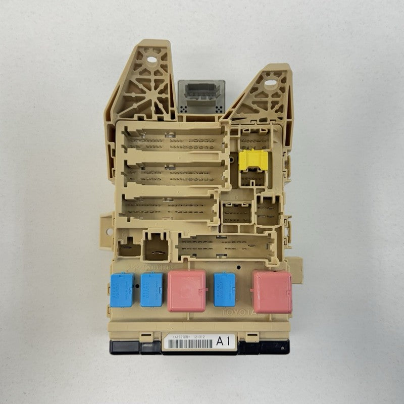 81980-53020 / 81980 53020 / 8198053020 11-13 Toyota Highlander Interior Cabin Fuse Relay Junction Box OEM