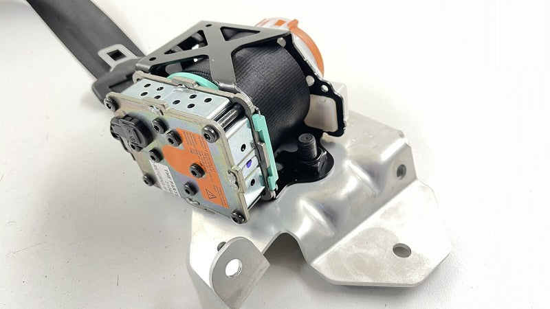 427 857 775 / 427857775 11-15 AUDI R8 SPYDER DRIVER LEFT FRONT SEATBELT SEAT BELT RETRACTOR OEM