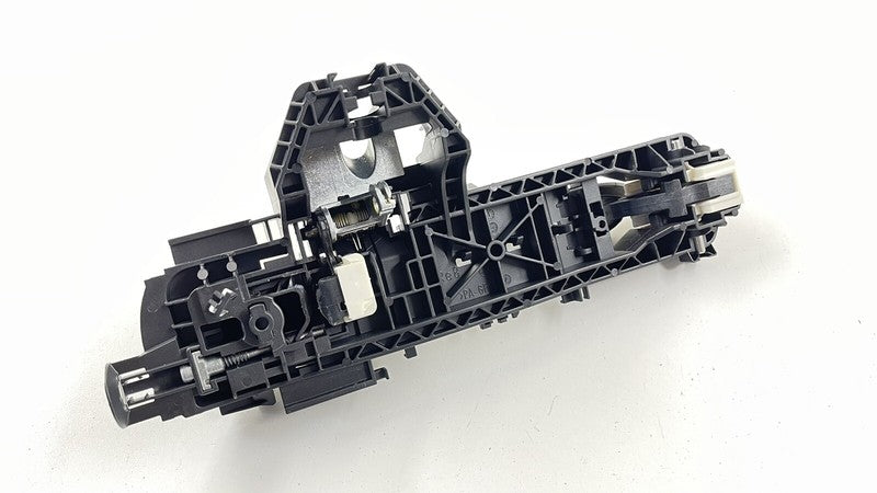 2047601634 / A2047601634 / A 204 760 16 34 1634 08-14 MERCEDES W204 W212 C E CLASS RIGHT FRONT OR REAR DOOR HANDLE WHITE