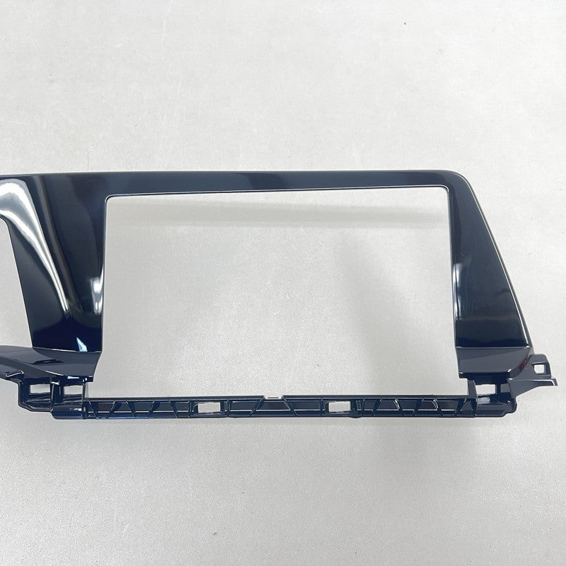 5H1-857-211-C / 5H1.857.211.C / 5H1 857 211 C / 5H1857211C 22-25 VOLKSWAGEN GOLF R CENTER DASH DISPLAY SCREEN RADIO SURR