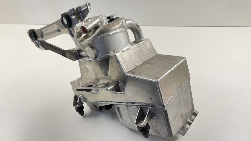 4S0.115.373.F / 4S0 115 373 F / 4S0115373F 17-22 AUDI R8 PLUS OIL DRY SUMP CONTAINER RESERVOIR TANK BOTTLE W/ CAP OEM