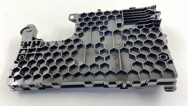 1567454-00-B / 1567454 00 B / 156745400B 21-23 TESLA MODEL 3 RIGHT FRONT VOLTAGE BODY CONTROL MODULE 1567454-00-B OEM