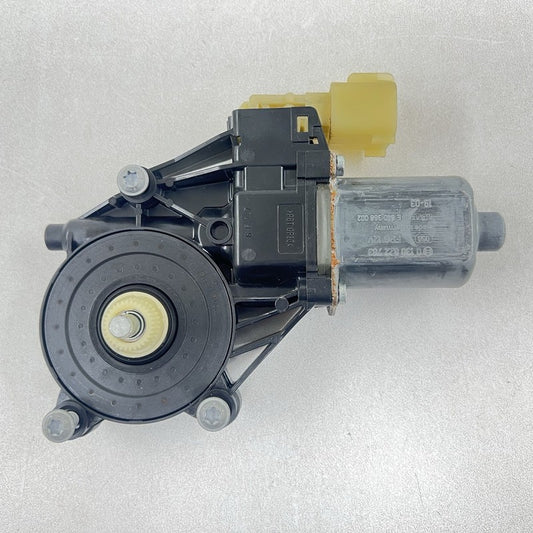 E 840 368 002 / E840368002 14-24 MASERATI GHIBLI RIGHT FRONT OR REAR DOOR WINDOW REGULATOR MOTOR OEM