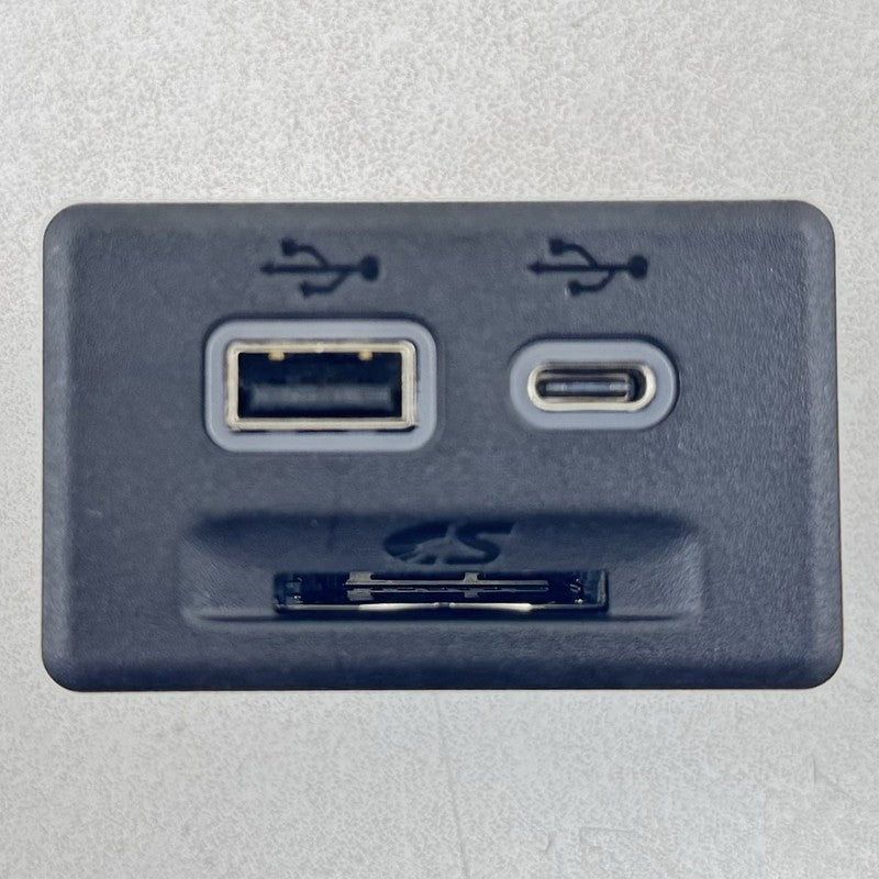 13529869 22-24 CADILLAC CT5 V BLACKWING CENTER CONSOLE USB PORT SD CARD SLOT READER OEM