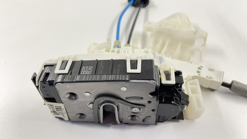 2047302435 / A2047302435 / A 204 730 24 35 2435 10-13 MERCEDES BENZ W212 E CLASS RIGHT REAR DOOR LATCH LOCK ACTUATOR OEM