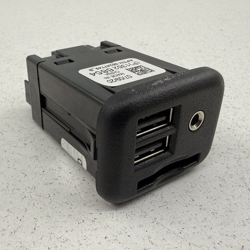 2021 Chevrolet Camaro ZL1 Center Console USB Port Auxiliary Jack 13526