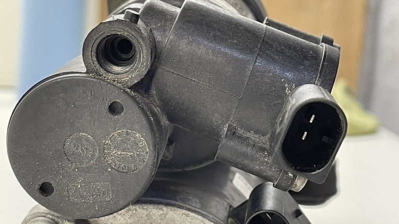 2213201704 / A2213201704 / A 221 320 17 04 1704 07-13 MERCEDES BENZ S550 W221 AIRMATIC AIR  SUSPENSION COMPRESSOR PUMP O