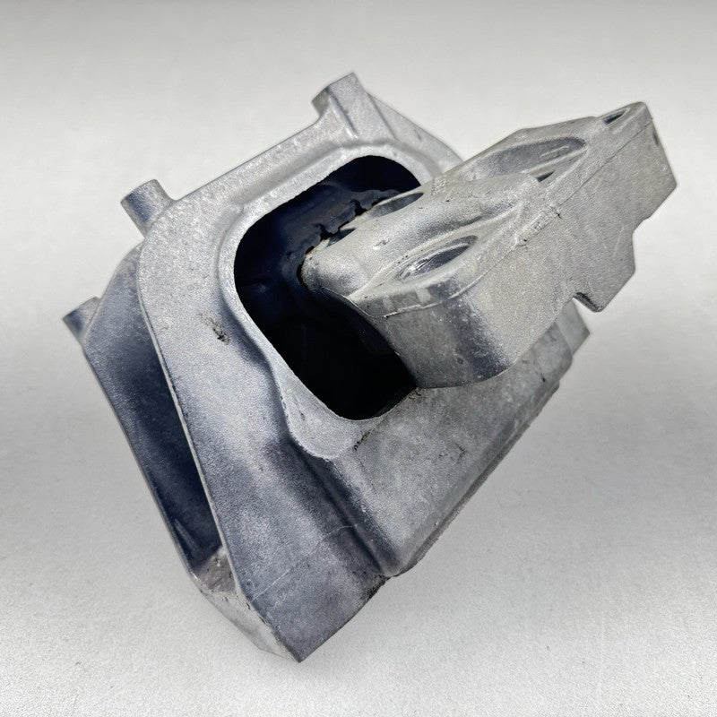 5WA-199-262-E / 5WA 199 262 E / 5WA199262E 22-25 VOLKSWAGEN GOLF R MK8 RIGHT MOTOR ENGINE MOUNT SUPPORT BRACKET OEM
