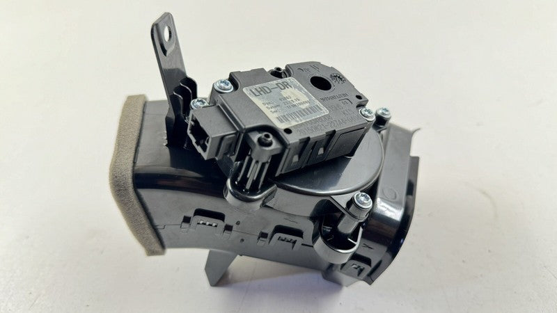 4H1.819.353.A / 4H1 819 353 A / 4H1819353A 11-18 AUDI A8 S8 LEFT FRONT DASH AIR VENT GUIDE GRILLE TRIM 4H1819353A OEM