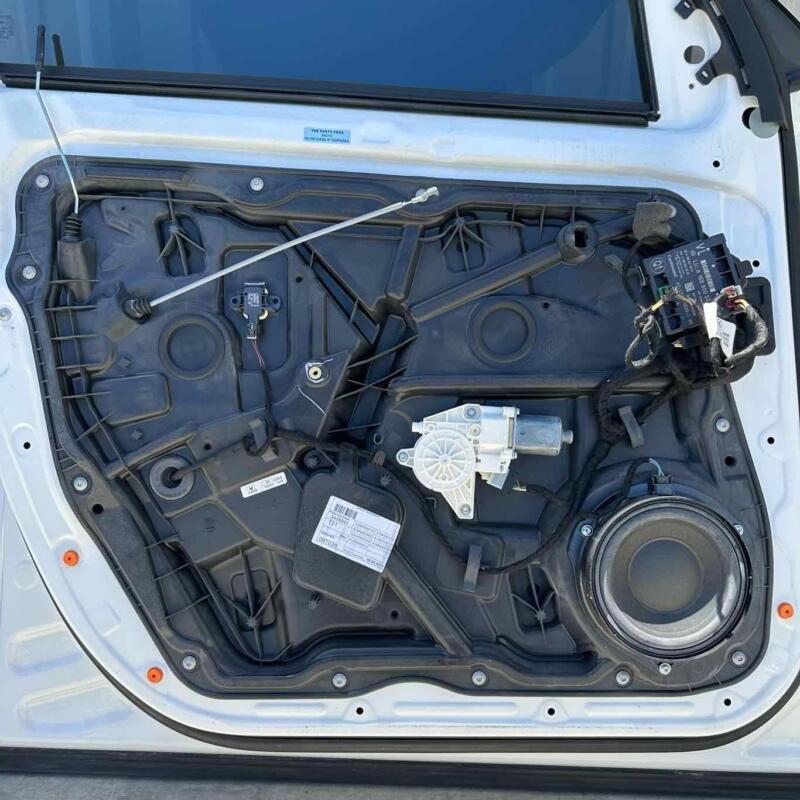 Does not apply 13-16 MERCEDES GL350 X166 DRIVER LEFT FRONT DOOR COMPLETE WITH GLASS WHITE OEM