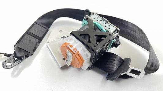 427 857 775 / 427857775 11-15 AUDI R8 SPYDER DRIVER LEFT FRONT SEATBELT SEAT BELT RETRACTOR OEM