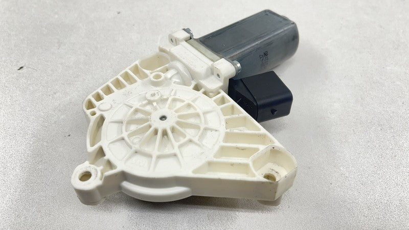 A 207 820 06 42 0642 / A2078200642 / 2078200642 12-18 MERCEDES BENZ CLS550 W218 RIGHT REAR DOOR WINDOW REGULATOR MOTOR O
