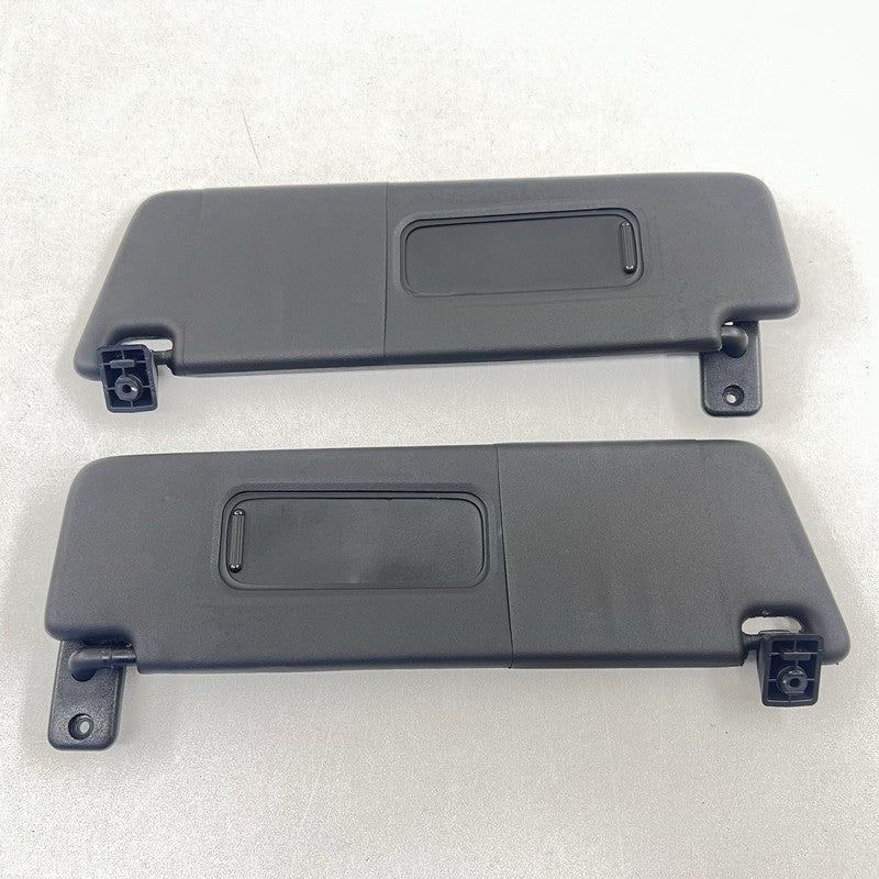 15804773 10-15 CHEVROLET CAMARO SS LEFT AND RIGHT FRONT SUNVISOR SUN VISOR SHADE PAIR OEM