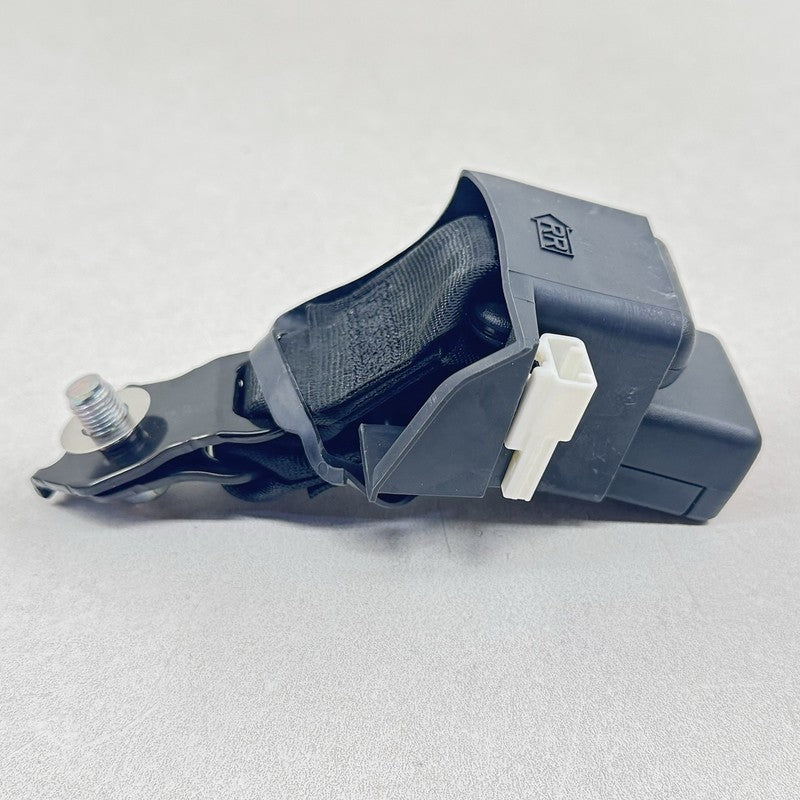 6576192 23-25 TOYOTA PRIUS LEFT AND RIGHT REAR SEAT BELT SEATBELT BUCKLE PAIR OEM