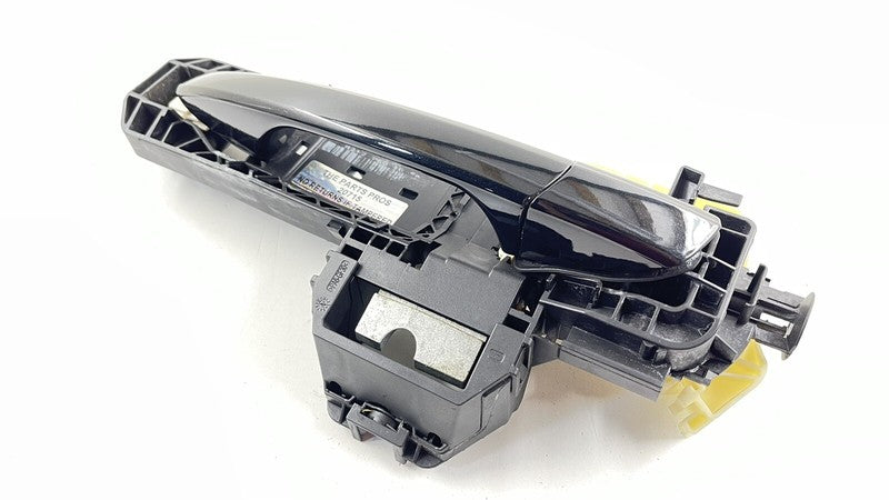 2047601034 / A2047601034 / A 204 760 10 34 1034 08-14 MERCEDES W204 W212 C E CLASS DRIVER LEFT REAR DOOR HANDLE BLACK OE