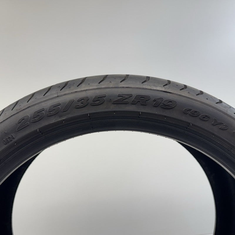 One Used Tire 255/35ZR19 Pirelli P Zero MO 96Y - 9.75/32 Tread