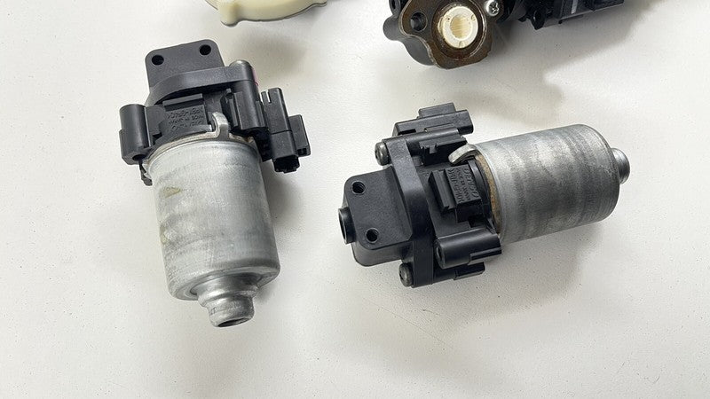 439440-10160 / 439440 10160 / 43944010160 07-12 LEXUS LS460 PASSENGER RIGHT FRONT SEAT ADJUSTMENT ADJUST MOTOR SET OEM