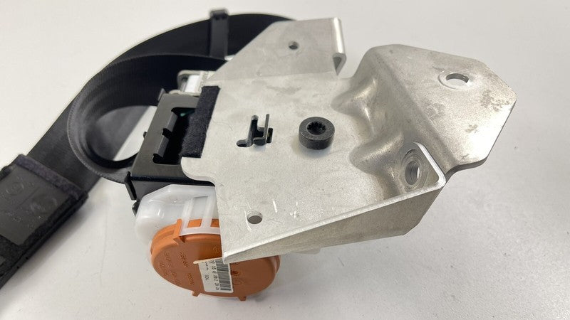 427 857 775 / 427857775 11-15 AUDI R8 SPYDER DRIVER LEFT FRONT SEATBELT SEAT BELT RETRACTOR OEM