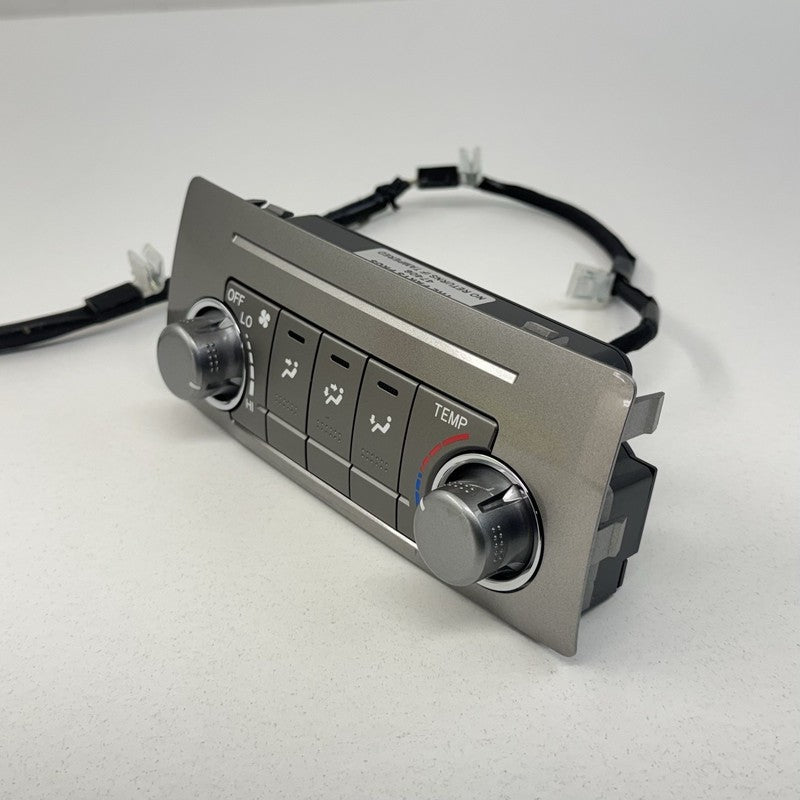 55900-48570 / 55900 / 48570 / 5590048570 11-13 Toyota Highlander Rear Console Climate Control Switch 55900-48570 OEM