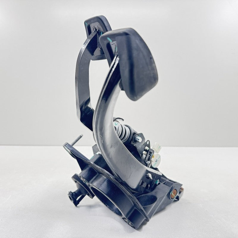 8514 4646 / 85144646 22-25 CADILLAC CT5 V BLACKWING MANUAL TRANS CLUTCH BRAKE PEDAL ASSEMBLY OEM